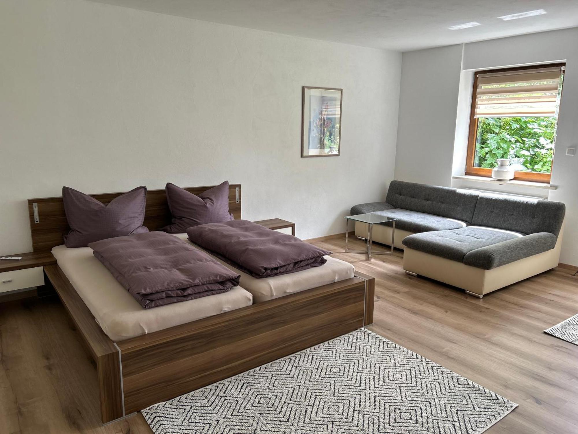 Ruhige Ferienwohnung Mit Terrasse Fuer 2 Personen Vohenstrauss Kültér fotó