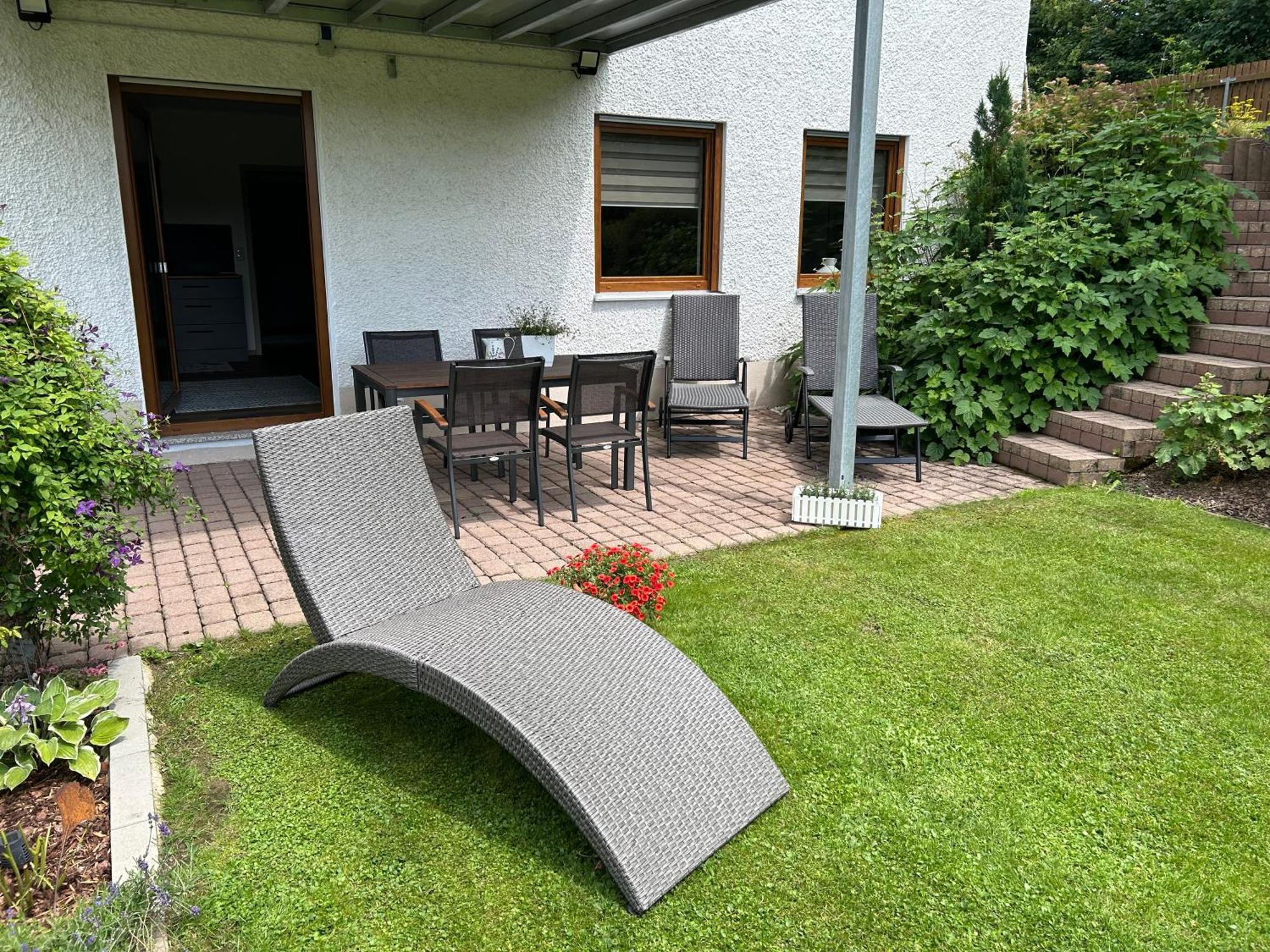 Ruhige Ferienwohnung Mit Terrasse Fuer 2 Personen Vohenstrauss Kültér fotó